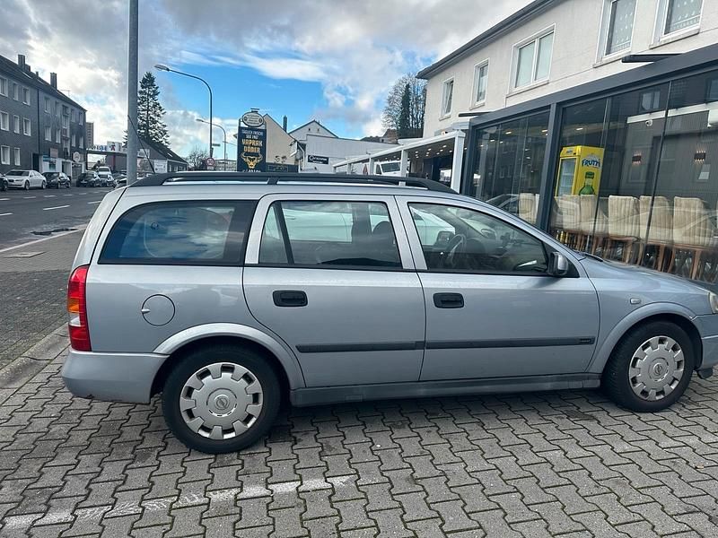Grau Gebraucht 2002 Opel Astra Kombi | 1.999 € - Bild 1/4