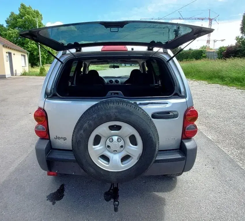 Gebraucht Jeep Cherokee Limited 211 PS (155 kW) 2003 Silber SUV