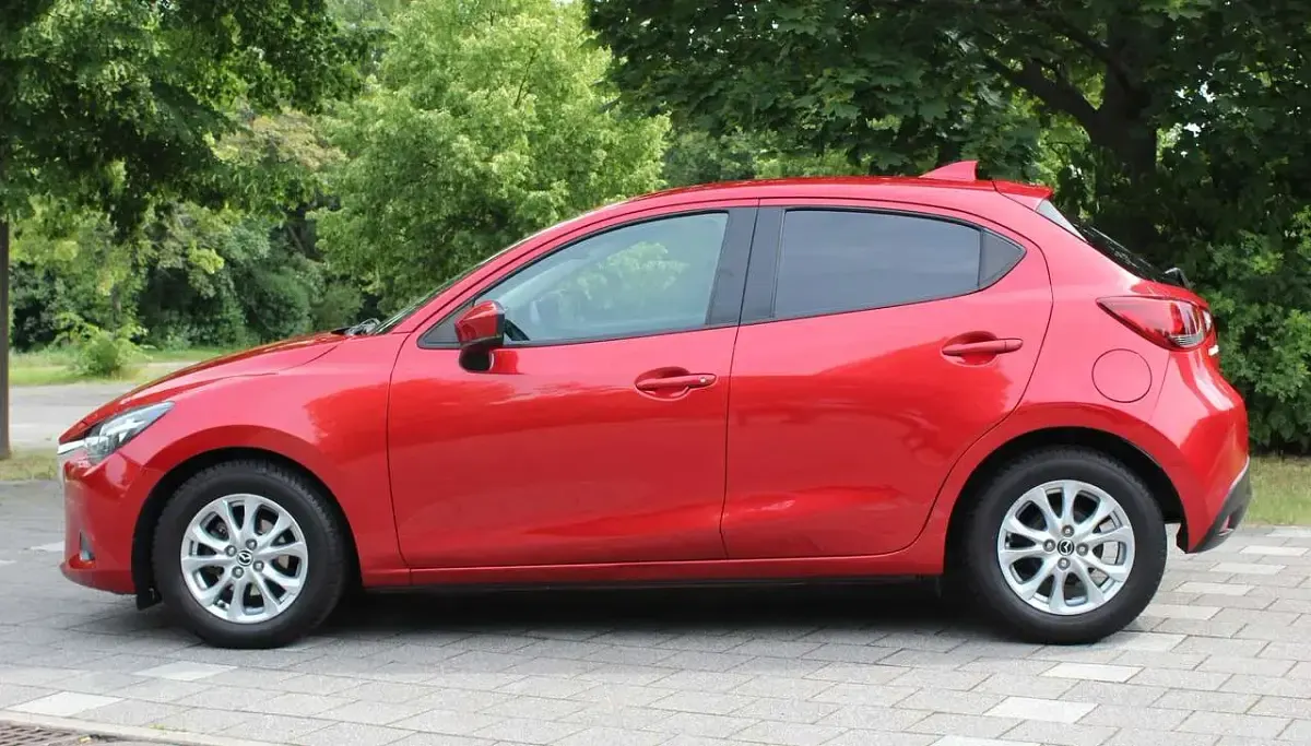Gebraucht Mazda 2 Exclusive-Line 90 PS (66 kW) 2017 Rubinrot metallic Kleinwagen