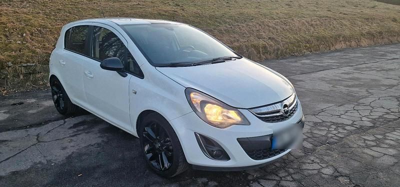 Gebraucht Opel Corsa 101 PS (74 kW) 2013 Weiß Kleinwagen