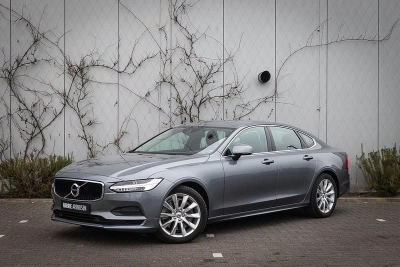 Grau Gebraucht 2019 Volvo S90 Momentum Limousine | 22.499 € (Guter Preis) - Bild 1/4