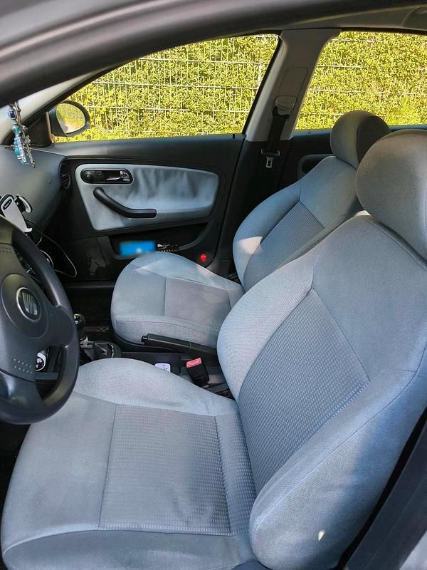 Second-hand Seat Ibiza 64 CP (47 kW) 2003 Argintiu Hatchback