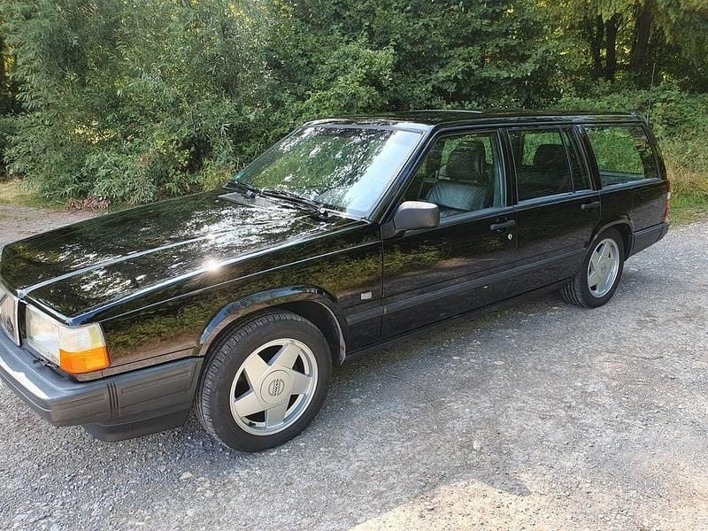 Second-hand Volvo 740 111 CP (81 kW) 1991 Negru Break