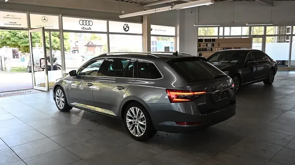 Gebraucht Skoda Superb Premium Edition 200 PS (147 kW) 2023 Grau Kombi