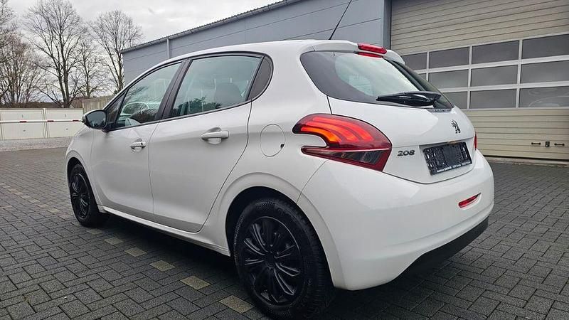 Gebraucht Peugeot 208 Active 68 PS (50 kW) 2015 Weiß Kleinwagen