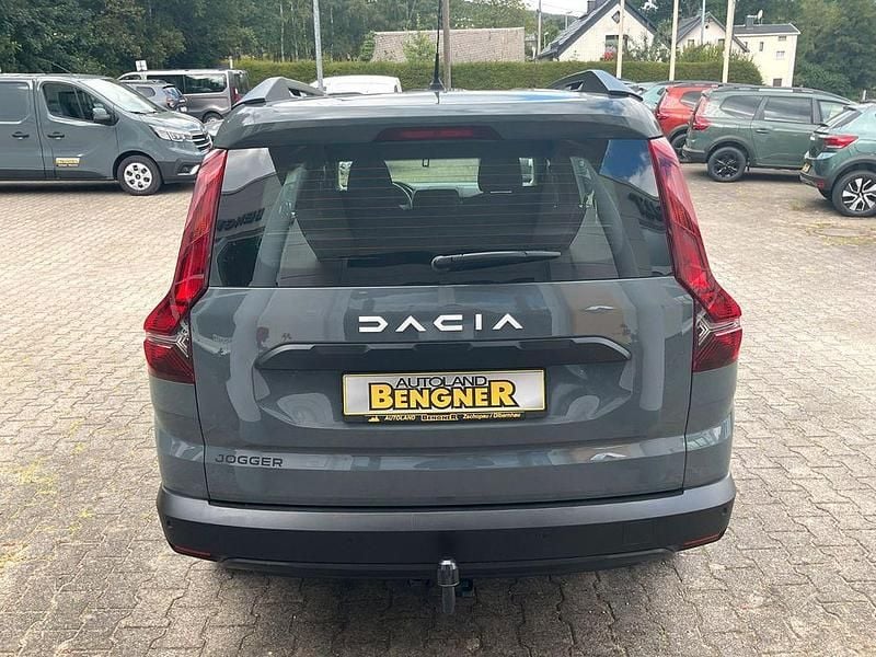Gebraucht Dacia Jogger Essentiel 101 PS (74 kW) 2023 Grau Van / Kleinbus