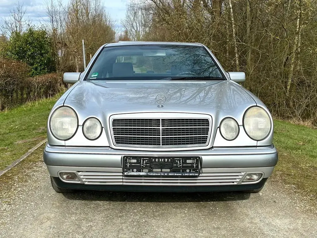 Gebraucht Mercedes E230 150 PS (110 kW) 1997 Silber Limousine