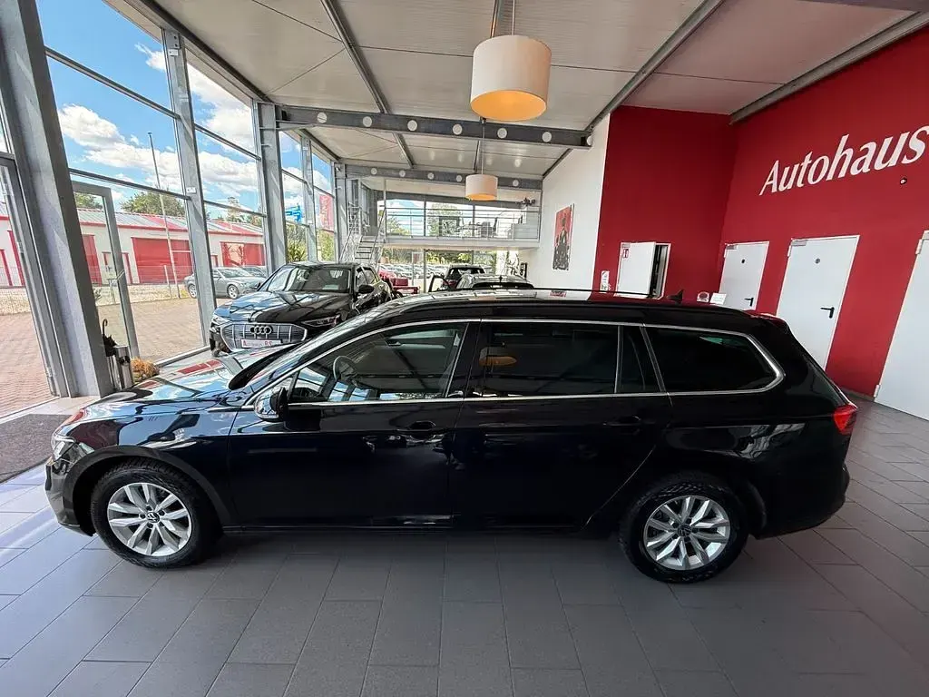 Gebraucht VW Passat IQ Drive 150 PS (110 kW) 2024 Schwarz Kombi