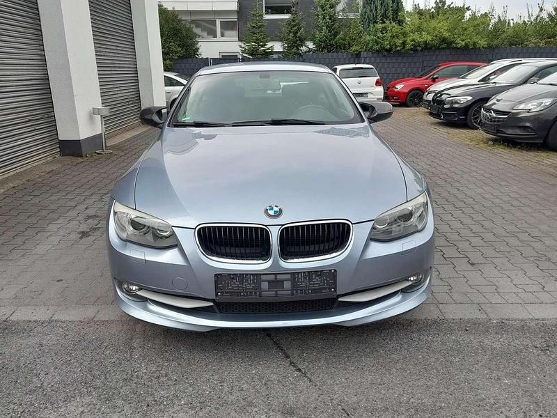 Gebraucht BMW 318 Comfort Edition 143 PS (105 kW) 2010 Blau Coupé