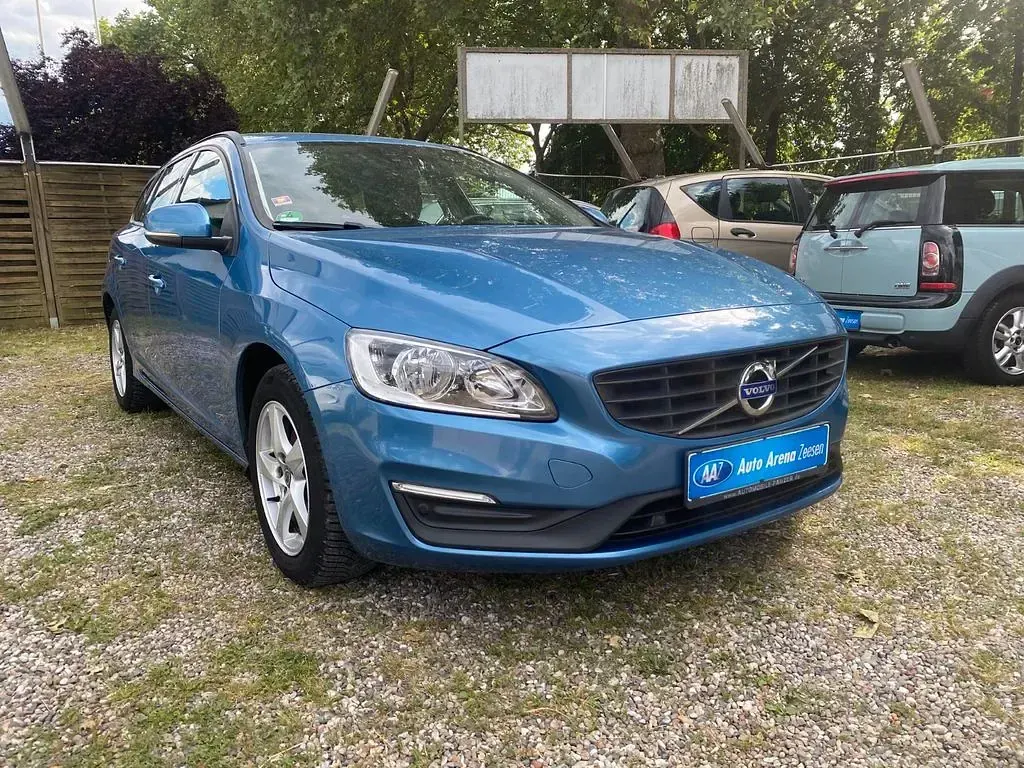 Gebraucht Volvo V60 Kinetic 150 PS (110 kW) 2015 Blau Kombi