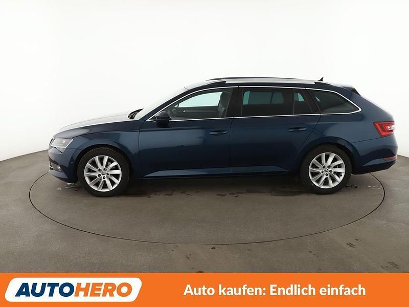 Gebraucht Skoda Superb Style 150 PS (110 kW) 2018 Modra lava/lava blau Kombi