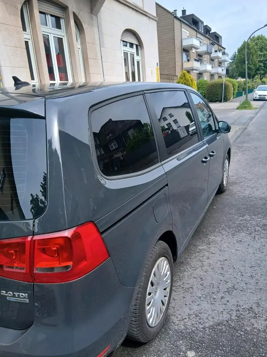 Używany VW Sharan 140 KM (102 kW) 2013 Szary Minivan