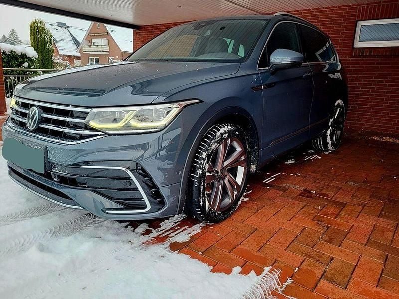 Grau Gebraucht 2022 VW Tiguan R-line SUV | 27.100 € (Superpreis) - Bild 1/4