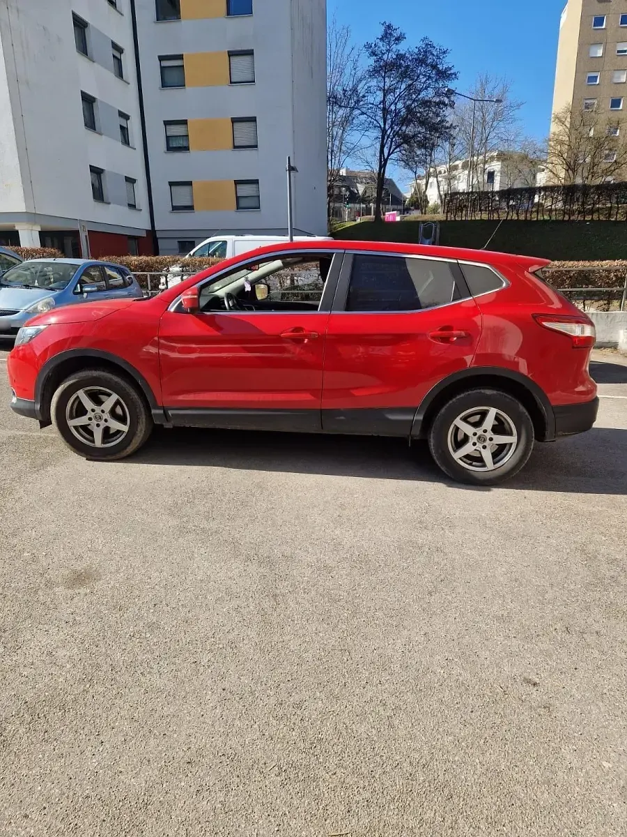 Gebraucht Nissan Qashqai 130 PS (95 kW) 2017 Rot SUV