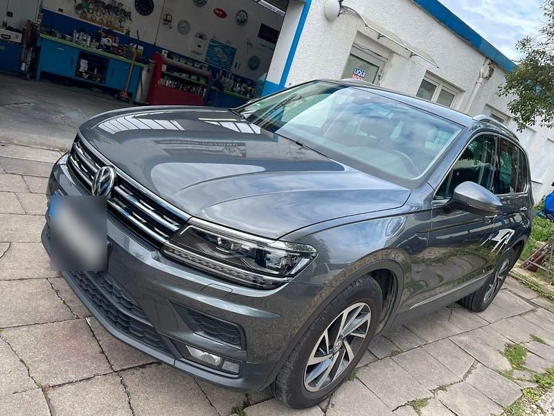 Grau Gebraucht 2017 VW Tiguan Sound SUV | 18.500 € (Guter Preis) - Bild 1/4