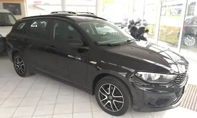 Gebraucht Fiat Tipo More 120 PS (88 kW) 2018 Schwarz Kombi
