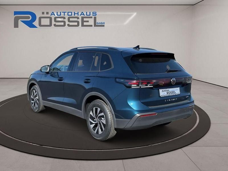 Neu VW Tiguan 150 PS (110 kW) 2026 Nightshade blue SUV