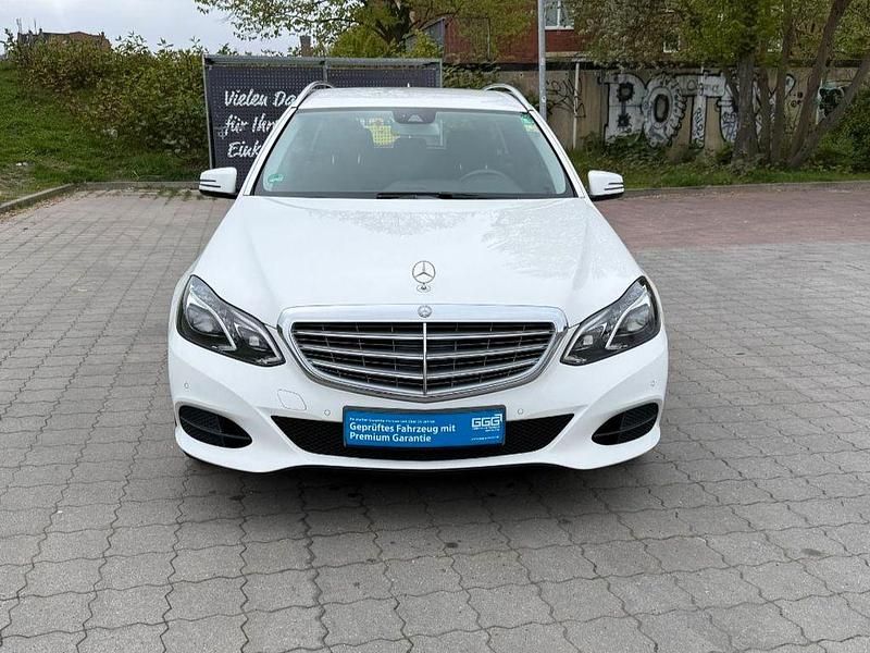 Gebraucht Mercedes E350 Elegance 258 PS (189 kW) 2015 Weiß Limousine