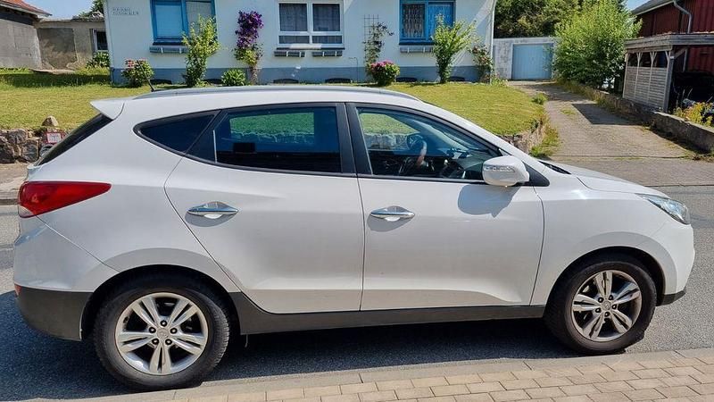 Weiß Gebraucht 2012 Hyundai ix35 Style SUV | 9.500 € (Fairer Preis) - Bild 1/4