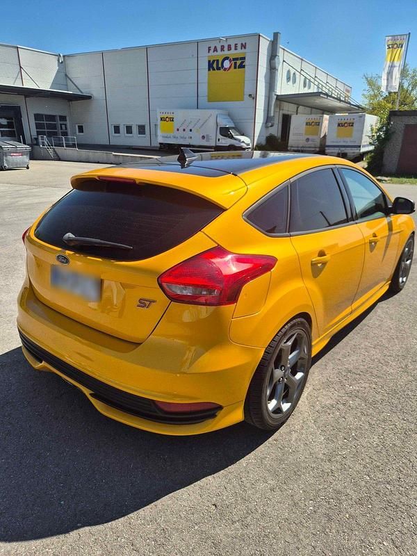 Gebraucht Ford Focus ST 250 PS (183 kW) 2015 Gelb Limousine