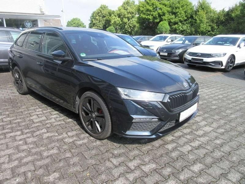 Crystalblack premium metallic Gebraucht 2021 Skoda Octavia RS Kombi | 23.988 € (Fairer Preis) - Bild 1/4
