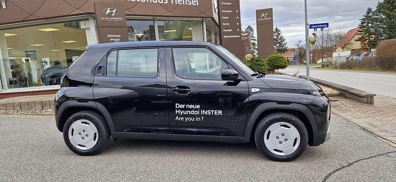 Gebraucht Hyundai Inster Select 71 kW (97 PS) 2025 Abyss black Kleinwagen