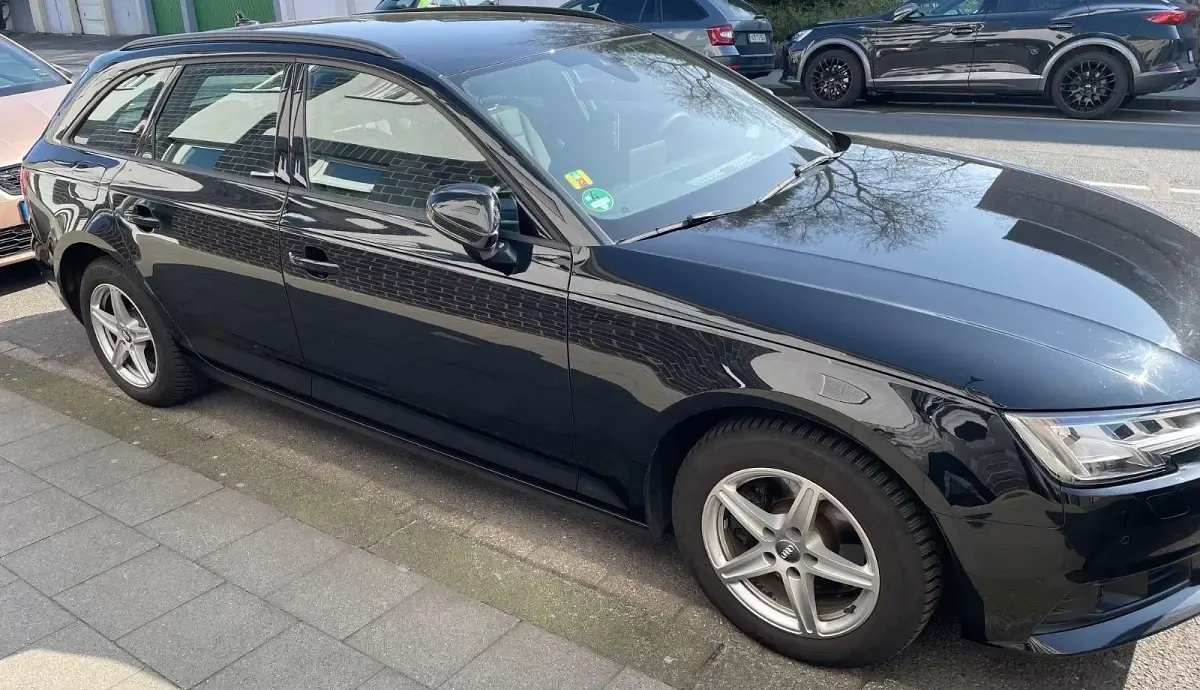 Gebraucht Audi A4 Ambiente 150 PS (110 kW) 2018 Schwarz Kombi