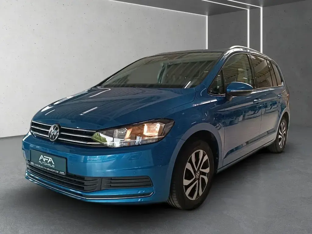 Używany VW Touran Active 150 KM (110 kW) 2021 Niebieski Minivan