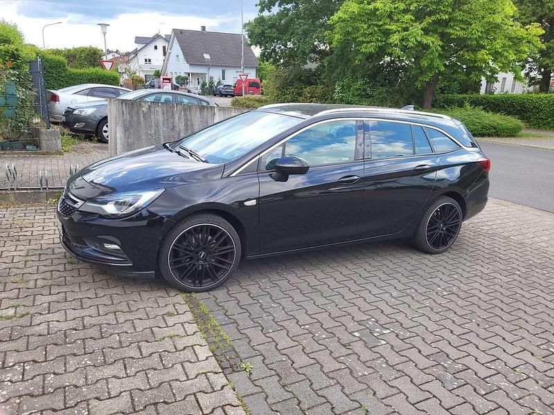 Schwarz Gebraucht 2017 Opel Astra Kombi | 13.500 € - Bild 1/4