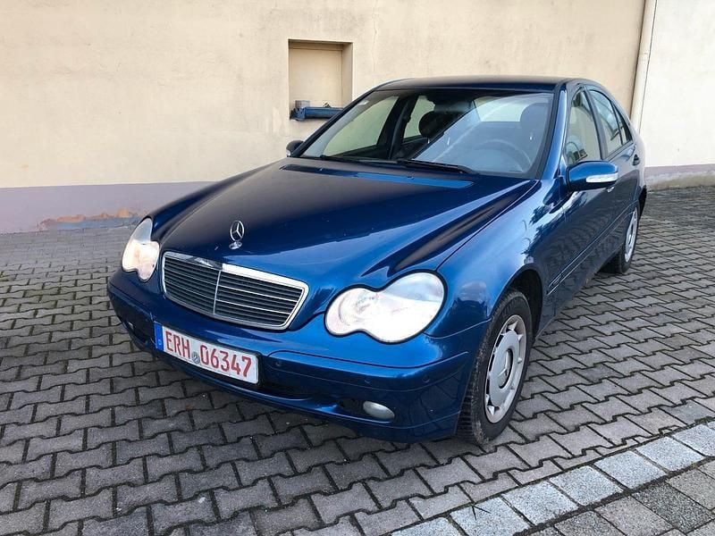 Blau Gebraucht 2003 Mercedes C180 Limousine | 790 € (Superpreis) - Bild 1/4