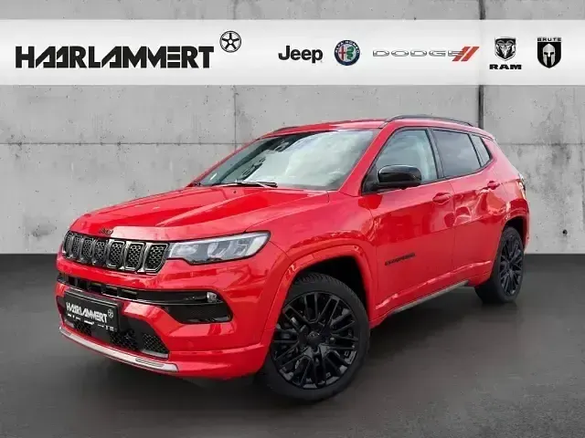 Gebraucht Jeep Compass Altitude 131 PS (96 kW) 2023 Rot SUV