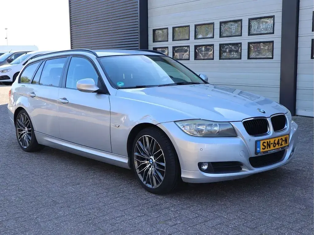 Second-hand BMW 318 143 CP (105 kW) 2010 Argintiu Break