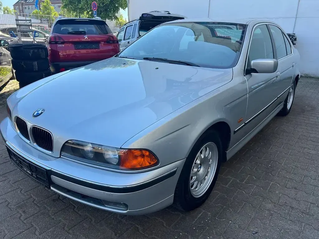 Gebraucht BMW 525 163 PS (119 kW) 2001 Silber Limousine