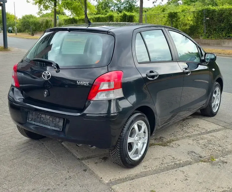 Gebraucht Toyota Yaris Cool 69 PS (50 kW) 2011 Schwarz Kleinwagen