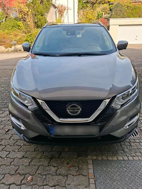 Grau Gebraucht 2021 Nissan Qashqai SUV | 19.800 € (Superpreis) - Bild 1/4