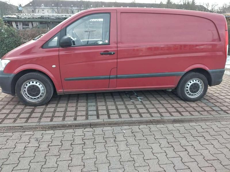 Gebraucht Mercedes Vito 95 PS (69 kW) 2011 Rot Van