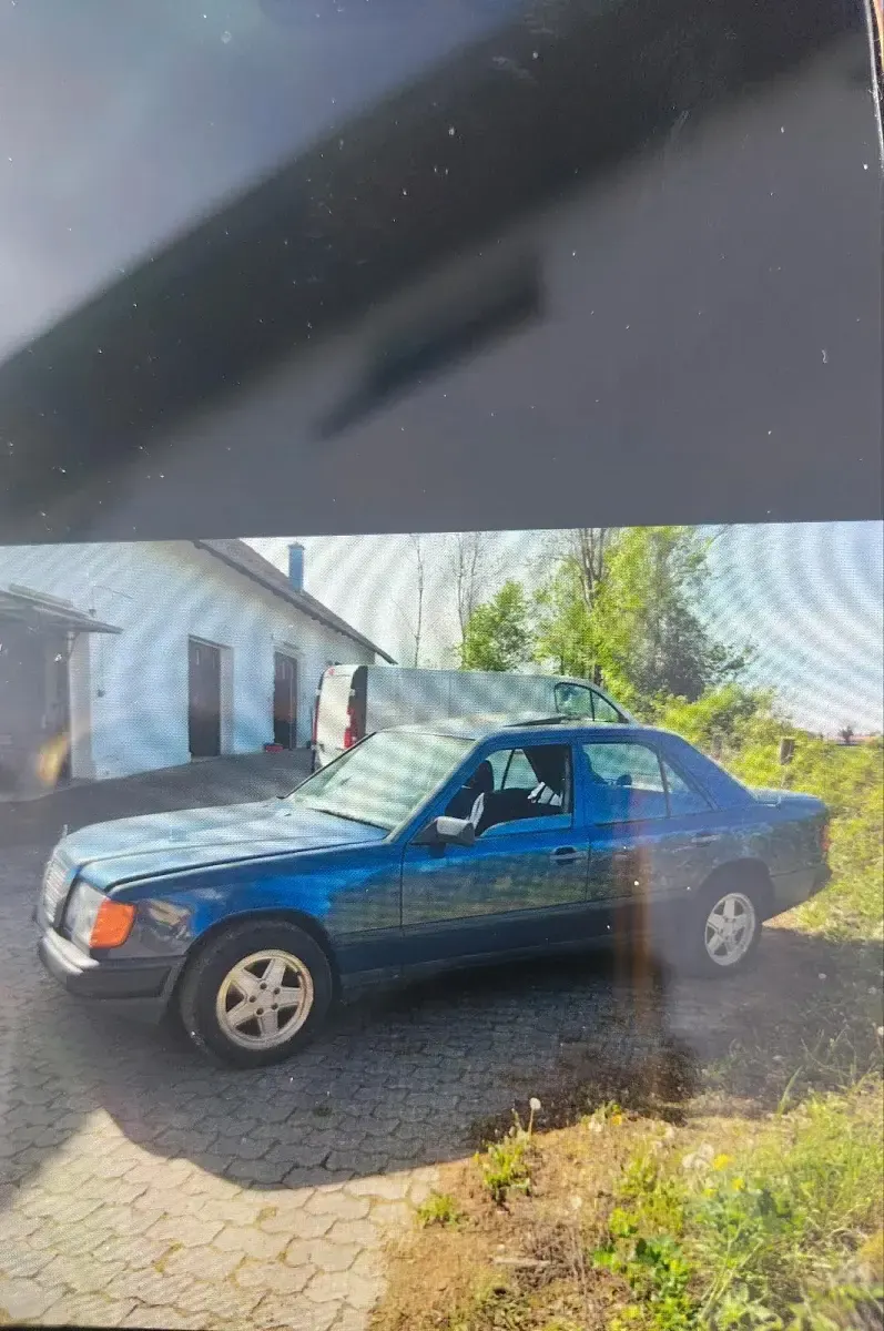 Gebraucht Mercedes E230 132 PS (97 kW) 1987 Blau Limousine