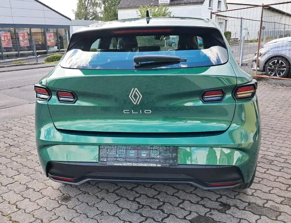 Nowe Renault Clio V Evolution 114 KM (83 kW) 2026 Zielony Sedan/Limuzyna