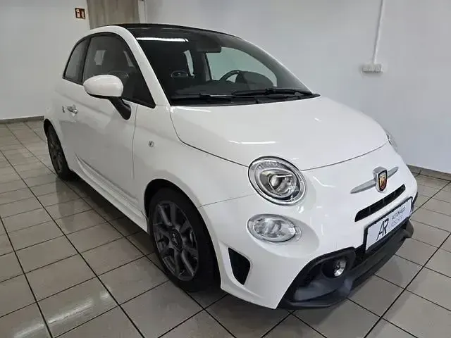 Gebraucht Abarth 595C 165 PS (121 kW) 2023 Bianco bossa nova/calco Cabrio