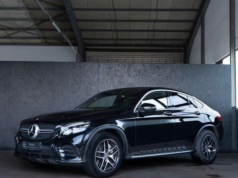 Schwarz Gebraucht 2019 Mercedes GLC250 AMG Limousine | 32.900 € (Fairer Preis) - Bild 1/4