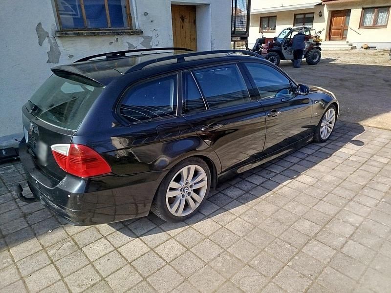 Gebraucht BMW 325 197 PS (144 kW) 2007 Schwarz Kombi