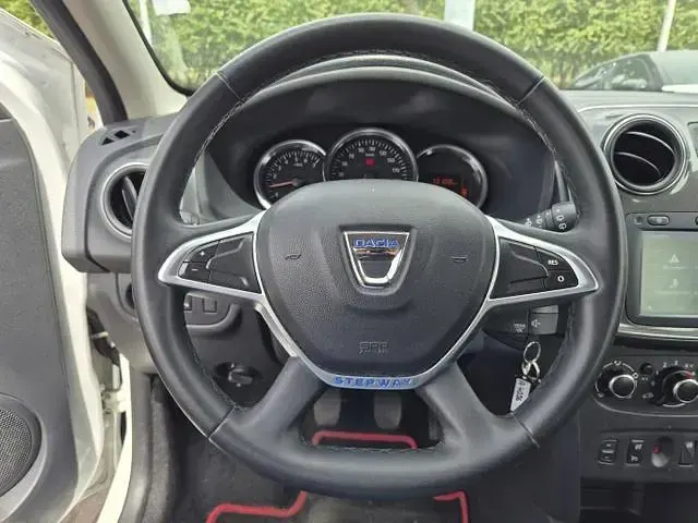 Gebraucht Dacia Sandero Prestige 95 PS (69 kW) 2020 Gletscherweiß gletscherweiß SUV