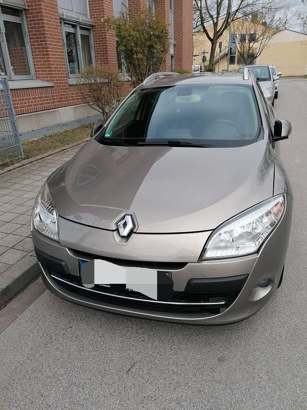 Gold Gebraucht 2010 Renault Mégane GrandTour Luxe Kombi | 4.100 € (Fairer Preis) - Bild 1/4