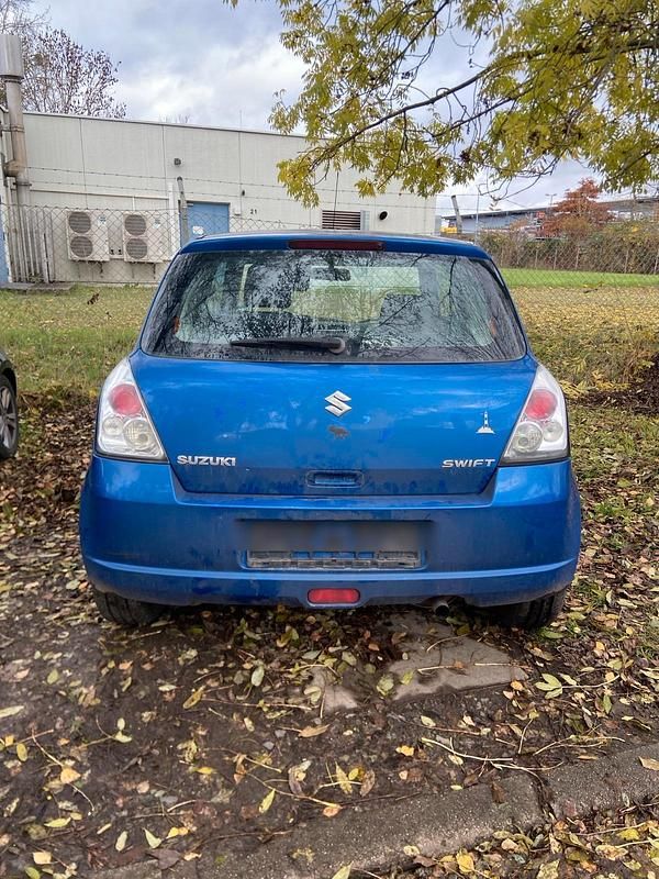 Blau Gebraucht 2005 Suzuki Swift Kleinwagen | 2.000 € - Bild 1/4