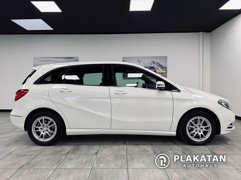 Gebraucht Mercedes B180 122 PS (89 kW) 2012 Weiß Van / Kleinbus
