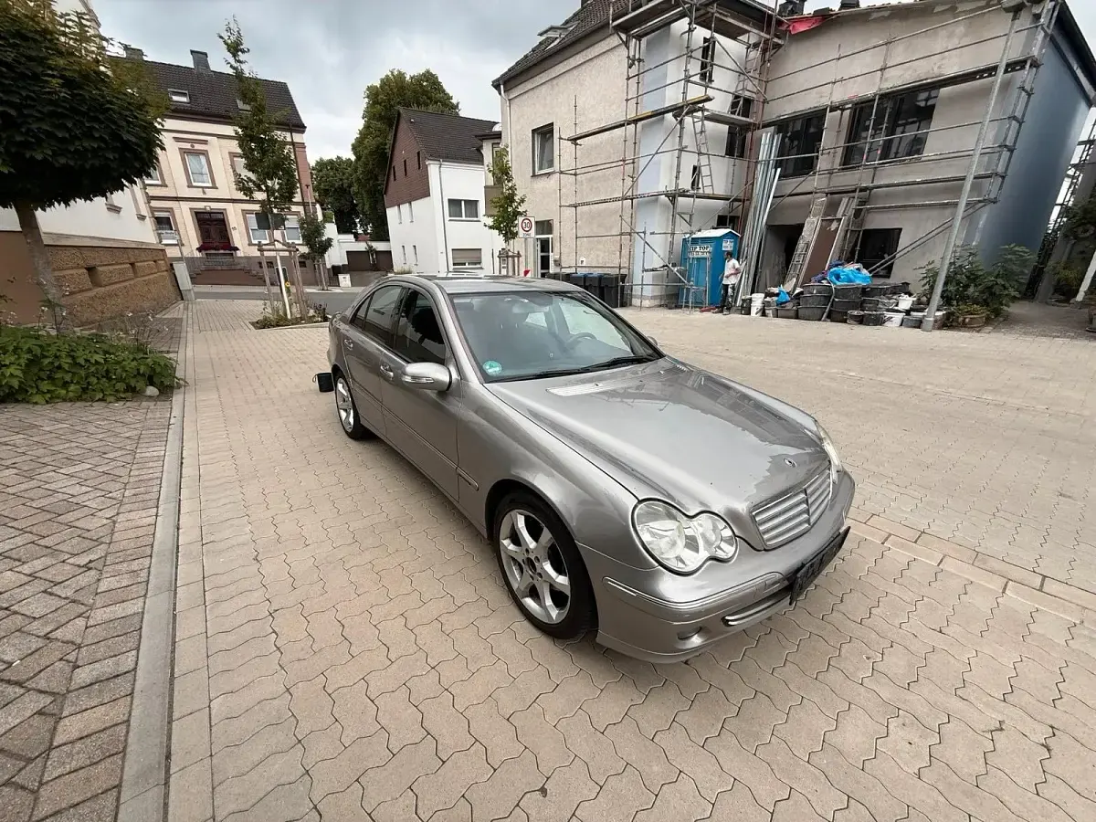Gebraucht Mercedes C220 150 PS (110 kW) 2006 Silber Limousine