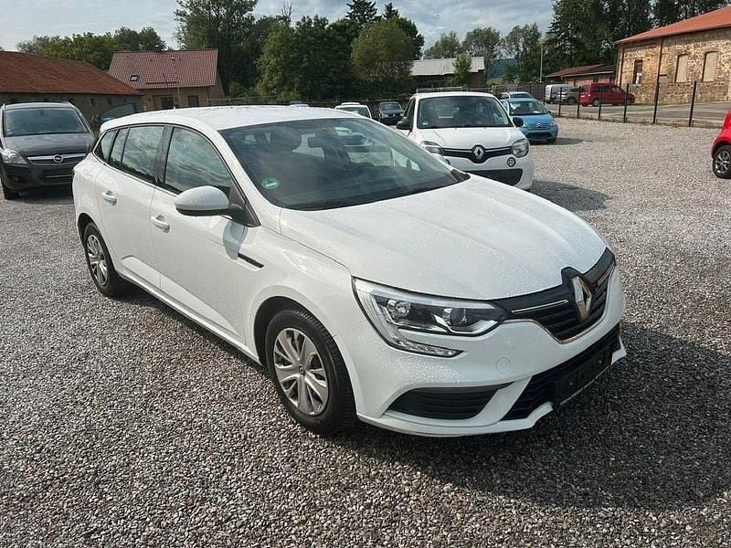 Weiß Gebraucht 2017 Renault Mégane GrandTour Life Kombi | 9.500 € (Guter Preis) - Bild 1/4