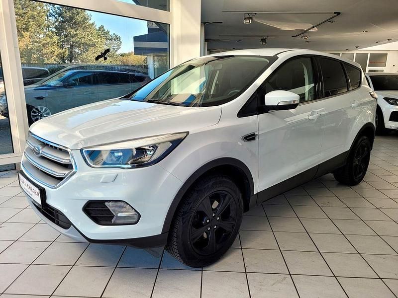 Gebraucht Ford Kuga Trend 120 PS (88 kW) 2017 Weiß SUV