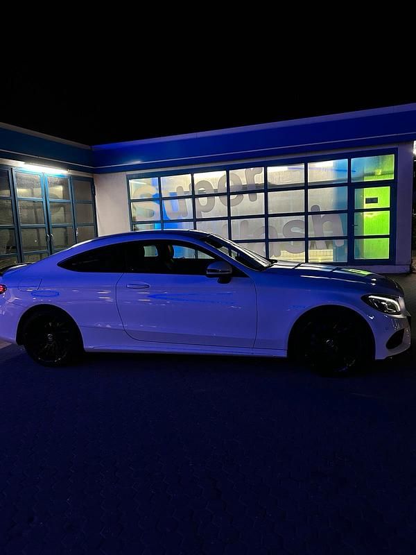 Gebraucht Mercedes C180 AMG line 200 PS (147 kW) 2016 Weiß Coupé