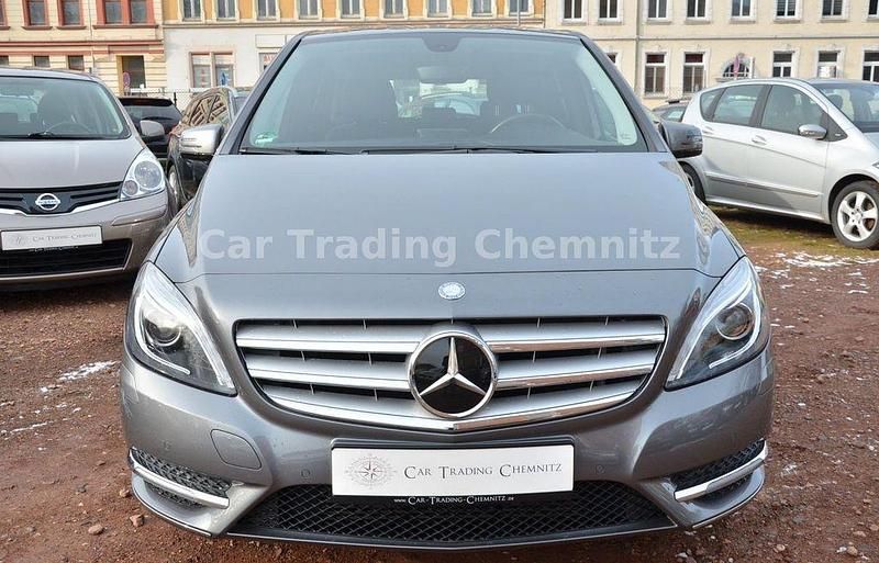 Gebraucht Mercedes B180 122 PS (89 kW) 2011 Grau Van / Kleinbus